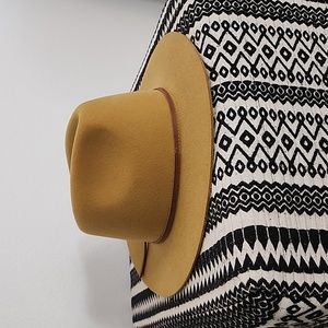 ⚡️⚡️adorable, perfect condition Brixton hat